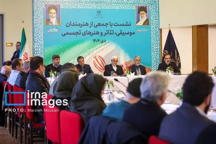 سانسور را حذف کنید/ انتقادات تند خطاب به معاون اول رئیس جمهور در تالار وحدت