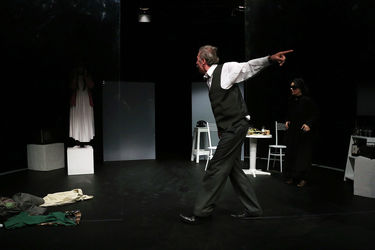 اجرای نمایش "تصادف قطار 5:25" در پلاتو تئاتر شهر