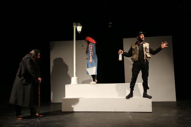 اجرای نمایش "آندورای تئاتر اشتباهات" در تئاتر باران