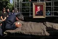 نادر گلچین با نوای مرغ سحر بدرقه شد/ گزارشی از مراسم وداع با گلچین و سخنان هنرمندان در یادبود او