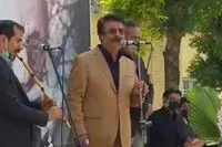 آواز خواندن علیرضا افتخاری در کنار پیکر عبدالوهاب شهیدی/ فیلم