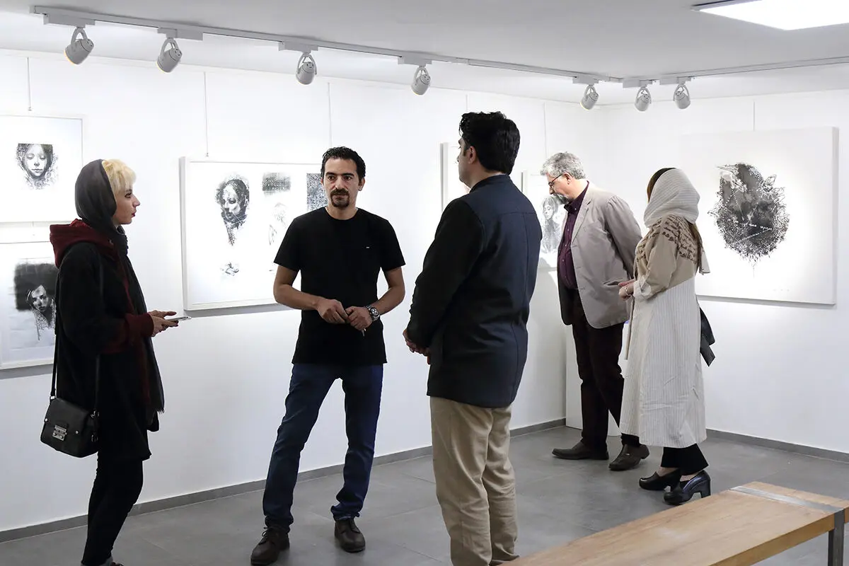نمایشگاه نقاشی خط طراحی محسن کرمی در گالری مژده