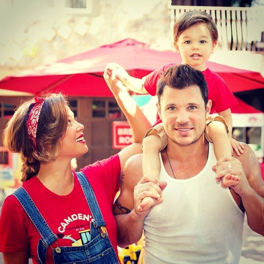 Nick-Vanessa-Lachey-Cute-Family-Pictures (1)