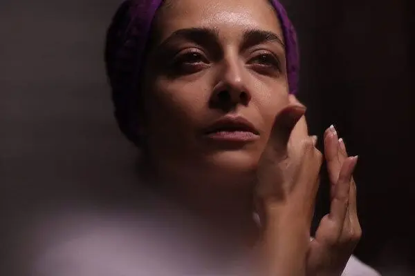 ببینید: ساره بیات در دل منوچهر هادی 