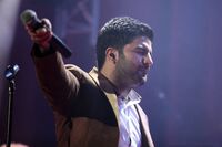 ببینید: نوازندگی چهار ساز مختلف توسط مجید خراطها