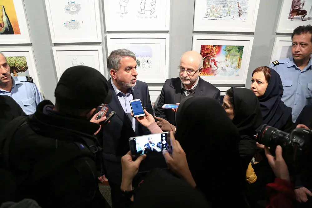 بازدید وزیر ارشاد ، وزیر راه و معاونت هنری از نمایشگاه آثار جشنواره هنرهای تجسمی فجر