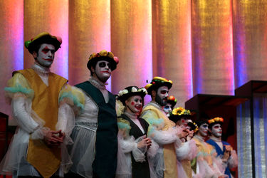 اجرای نمایش "هملت و دن کیشوت" در سالن اصلی تئاترشهر