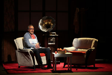 نمایش "یک ساعت آرامش" در سالن استاد ناظرزاده کرمانی