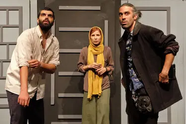 نمایش "خانه نم زده" در تماشاخانه نوفل‌لوشاتو
