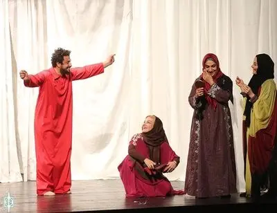 عکس ها از گزیده اجراهای سومین روز جشنواره بین المللی تئاتر فجر