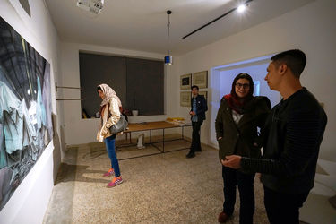 نمایش لباس‌های شقایق عربی به همراه چیدانی از فریدون آو در گالری اردیبهشت