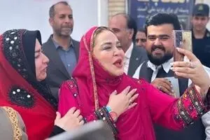 بهاره رهنما زندانیان را آزاد کرد/ فیلم