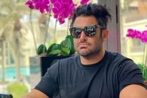 محمدرضا گلزار در آغوش شاکردوست/ عکس