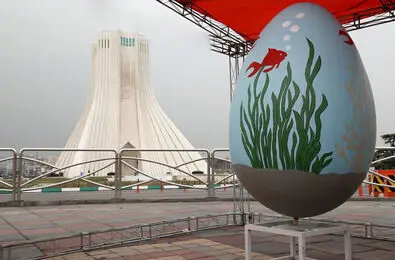 میدان آزادی و هیجان نقاشی روی تخم مرغ های نوروزی/گزارش تصویری 