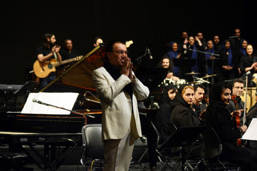 کنسرت ناصر چشم‌آذر به همراه اشکان خطیبی در تالار وحدت