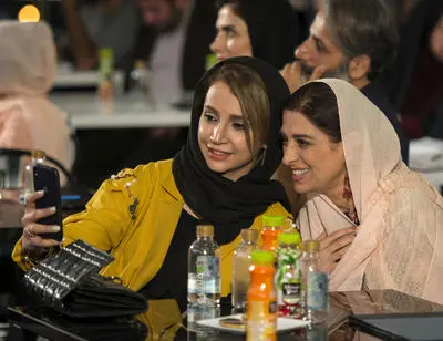 ببینید: سلفی شبنم قلی‌خانی و مائده طهماسبی تا نگاه مات سارا بهرامی