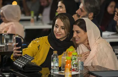 ببینید: سلفی شبنم قلی‌خانی و مائده طهماسبی تا نگاه مات سارا بهرامی