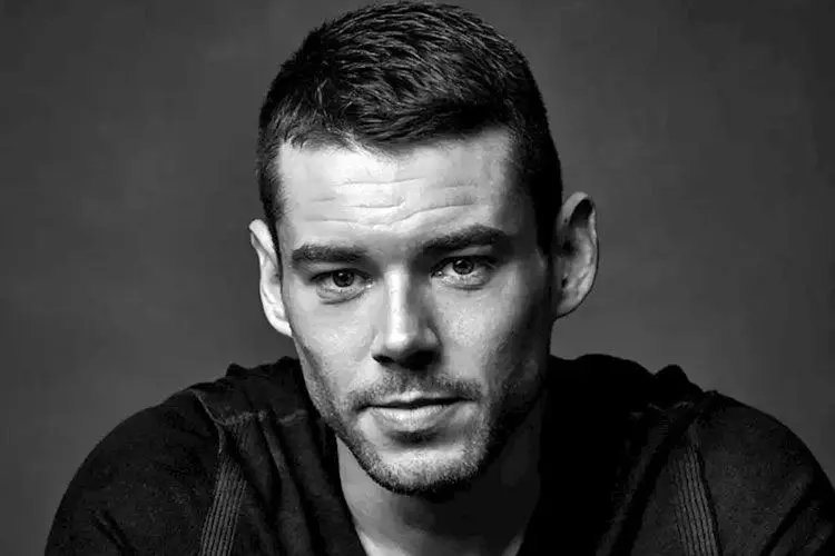 برایان جی اسمیت به "ماتریکس 4" پیوست