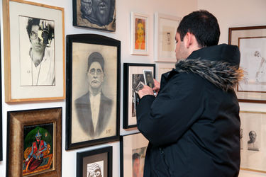 نمایشگاه چهره / تصویری از خود به انتخاب فریدون آو