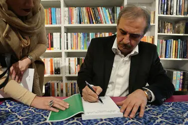 رونمایی کتاب علیرضا سمیع آذر در شهر کتاب فرشته‎