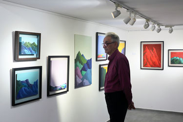 نمایش آثار الهام عظیمی، سحر شادمان و رضوان یارائی در گالری مژده