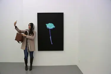نمایشگاه عکس‌های نیکی کریمی در گالری اعتماد باغ نگارستان