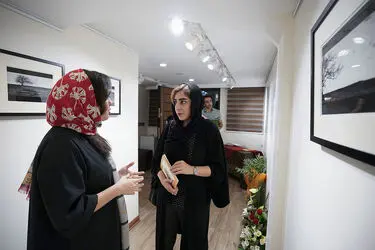 نمایشگاه عکس مژگان راسخی‌نژاد و محیا کشفی در گالری بهارک