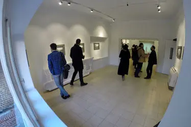 نمایشگاه عکس سکوت در عمارت روبرو