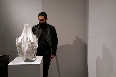 نمایشگاه مجسمه‌های کامبیز صبری در گالری خاک