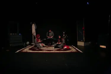نمایش "دلفین‌ها" در تماشاخانه باران