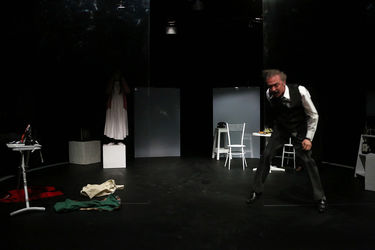 اجرای نمایش "تصادف قطار 5:25" در پلاتو تئاتر شهر