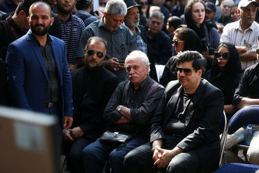 تشییع پیکر زنده‌یاد داریوش اسدزاده از مقابل خانه هنرمندان