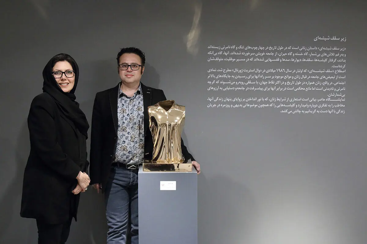 نمایشگاه مجسمه‌­ های امیرحسین دلبری با عنوان «زیر سقف شیشه­‌ ای» در گالری مژده