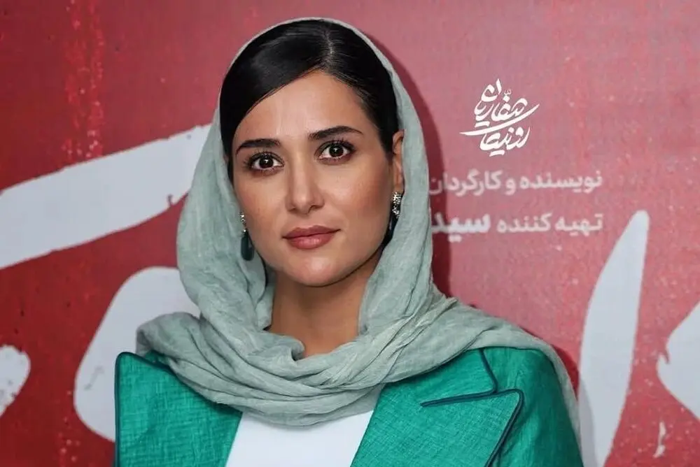 حضور مشترک پریناز ایزدیار و هوتن شکیبا در جشن انجمن منتقدان/ عکس