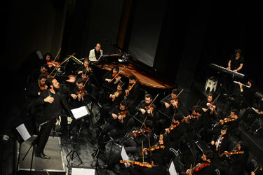 کنسرت ناصر چشم‌آذر به همراه اشکان خطیبی در تالار وحدت