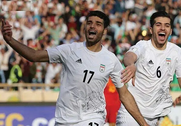 مجوز ورود زنان به ورزشگاه آزادی صادر شد / فروش 24 هزار بلیت سینما برای دیدن فوتبال 