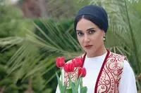 قد و وزن پریناز ایزدیار چقدر است؟ / سن پریناز ایزدیار و همسرش +عکس