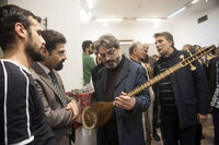 ببینید: حسین علیزاده در میان سازها